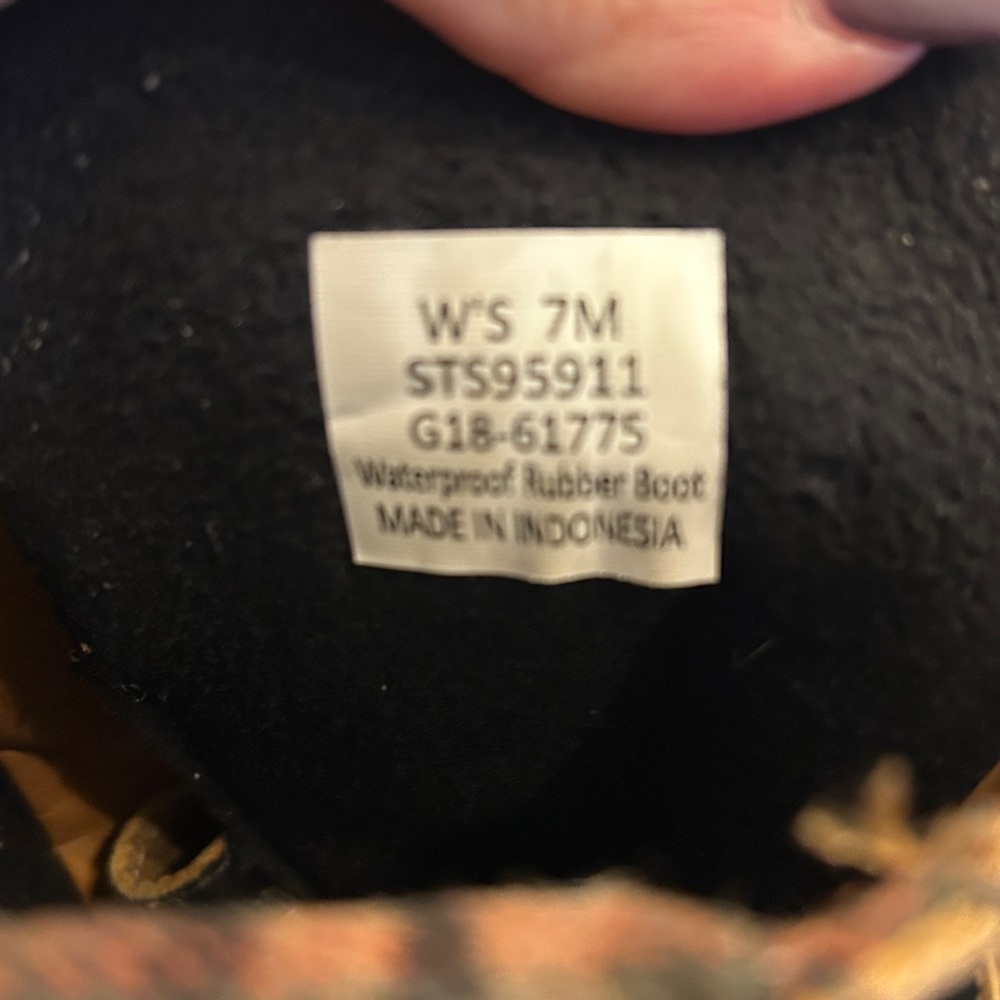 Sperry Saltwater Misty Plaid Duck Boot in Black and Tan |Size 7M - Picture 11 of 17